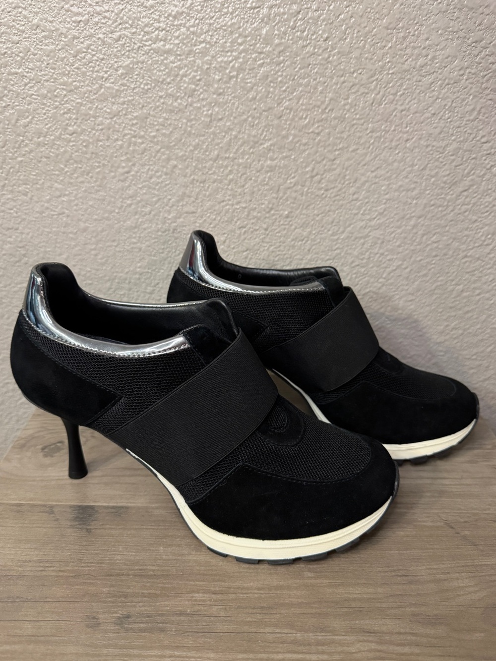 SNEEX The Icon Hy-Heel Pumps Size 9 Black Silver Sneaker Heels